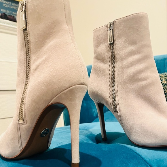 Michael Kors Light Grey Booties size 6.5 - Picture 3 of 5